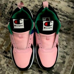 I’m selling some champion shoes